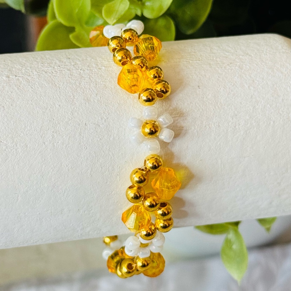 Elegant Gold and White Beaded Bracelet